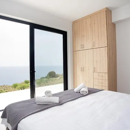 Elios With Private Pool فيلة Plateies