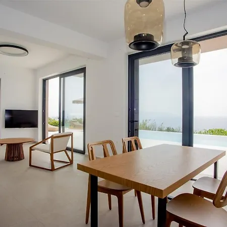 Elios With Private Pool * Plateies