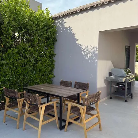 Elios With Private Pool Plateies